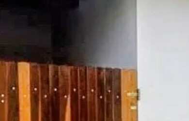 Imagem: A casa possui 1 Dormitório, 1 Banheiro, 1 Vaga na garagem e