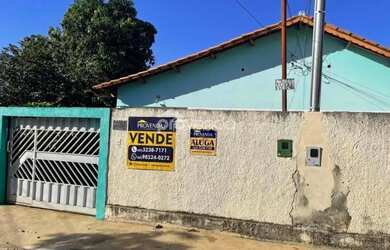 Imagem: A casa possui 3 Dormitórios, 2 Banheiros, 3 Vagas na garagem