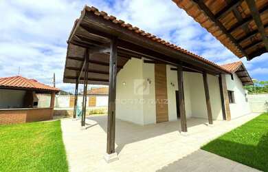 Imagem: A casa possui 5 Dormitórios, 4 Banheiros, 400m² de Área e