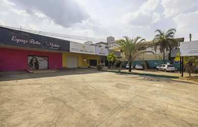 Imagem: O depósito possui 5 Vagas na garagem, 460m² de Área e está