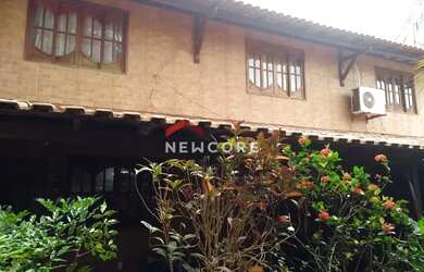 Imagem: A casa possui 2 Dormitórios, 3 Banheiros, 3 Vagas na garagem