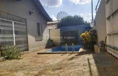 Imagem: A casa possui 3 Dormitórios, 3 Banheiros, 5 Vagas na garagem