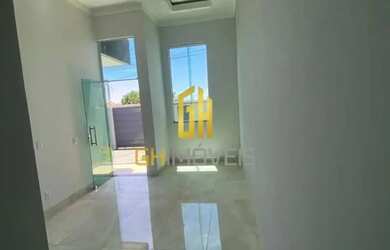 Imagem: A casa possui 3 Dormitórios, 2 Banheiros, 2 Vagas na garagem