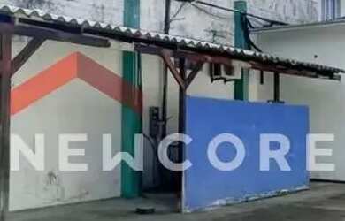 Imagem: O depósito possui 5 Vagas na garagem e 448m² de Área e está