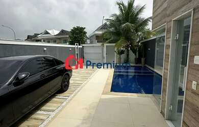 Imagem: A casa em condomínio possui 5 Dormitórios, 5 Banheiros, 3