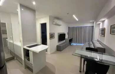 Imagem: O apartamento possui 1 Dormitório, 1 Banheiro, 1 Vaga na garagem