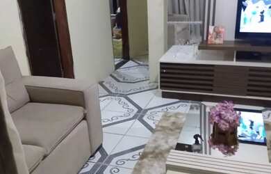 Imagem: A casa possui 3 Dormitórios, 1 Banheiro e 1 Vaga na garagem