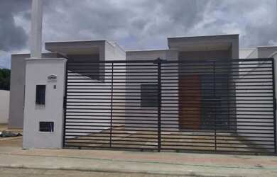 Imagem: A casa possui 2 Dormitórios, 2 Banheiros, 2 Vagas na garagem