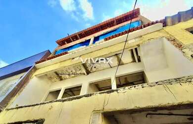 Imagem: A casa possui 3 Dormitórios, 2 Banheiros, 1 Vaga na garagem