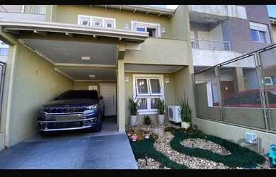 Imagem: A casa possui 3 Dormitórios, 3 Banheiros, 2 Vagas na garagem