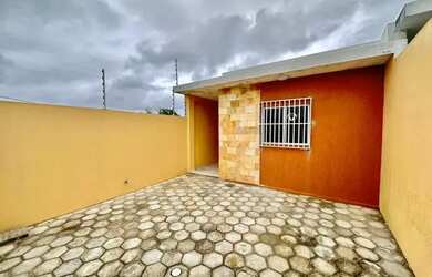 Imagem: A casa possui 2 Dormitórios, 1 Banheiro e 1 Vaga na garagem