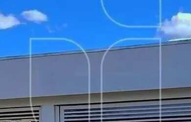 Imagem: A casa possui 2 Dormitórios, 2 Banheiros, 2 Vagas na garagem