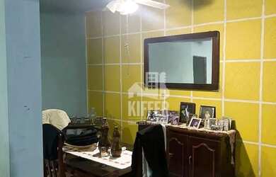 Imagem: A casa possui 4 Dormitórios, 2 Banheiros, 3 Vagas na garagem