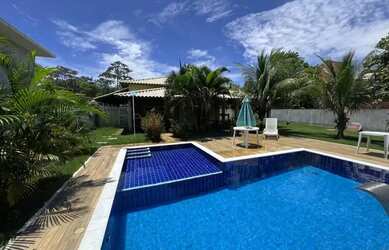 Imagem: A casa possui 3 Dormitórios, 2 Banheiros, 2 Vagas na garagem