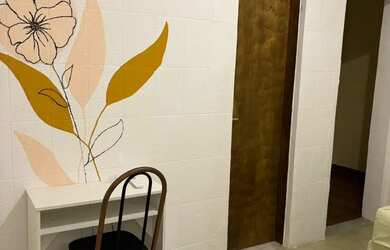 Imagem: A casa possui 1 Dormitório, 1 Banheiro, 1 Vaga na garagem