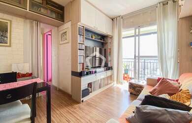 Imagem: O apartamento possui 2 Dormitórios, 1 Banheiro, 1 Vaga na garagem