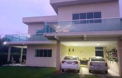 Imagem: A casa em condomínio possui 4 Dormitórios, 5 Banheiros, 2