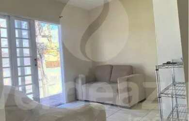 Imagem: A casa possui 2 Dormitórios, 2 Banheiros, 80m² de Área e