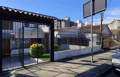 Imagem: A casa possui 3 Dormitórios, 3 Banheiros, 2 Vagas na garagem