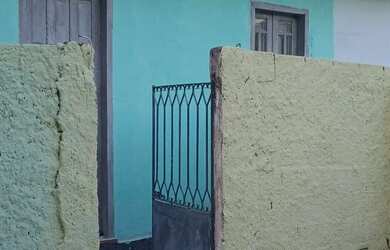 Imagem: A casa e possui 1 Dormitório, Suítes, 1 Banheiro, 1 Vaga