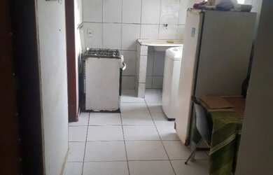 Imagem: O quarto possui Área de serviço, Guarda roupa e está localizado