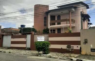 Imagem: A casa possui 3 Dormitórios, 5 Banheiros, 4 Vagas na garagem