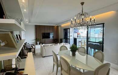 Imagem: O apartamento possui 3 Dormitórios, 5 Banheiros, 3 Vagas na