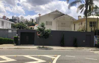 Imagem: A casa possui 5 Dormitórios, 4 Banheiros, 5 Vagas na garagem