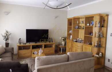 Imagem: A casa possui 4 Dormitórios, 3 Banheiros, 5 Vagas na garagem