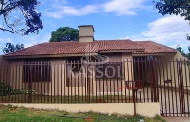 Imagem: A casa possui 2 Dormitórios, 2 Banheiros, 3 Vagas na garagem