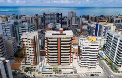 Imagem: O apartamento possui 3 Dormitórios, 1 Banheiro, 4 Vagas na
