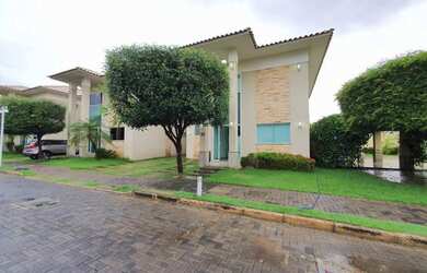 Imagem: A casa possui 4 Dormitórios, 4 Banheiros, 2 Vagas na garagem