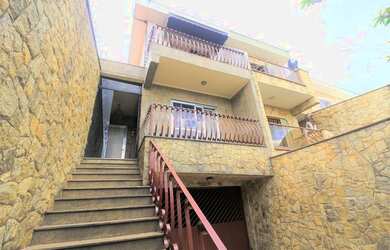 Imagem: A casa possui 3 Dormitórios, 5 Banheiros, 5 Vagas na garagem