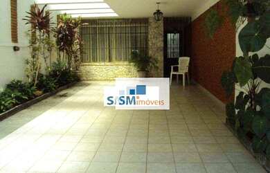 Imagem: A casa possui 3 Dormitórios, 3 Banheiros, 4 Vagas na garagem