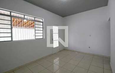 Imagem: A casa possui 2 Dormitórios, 1 Banheiro, 5 Vagas na garagem