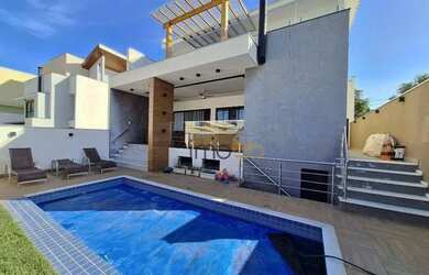 Imagem: A casa em condomínio possui 4 Dormitórios, 5 Banheiros, 4