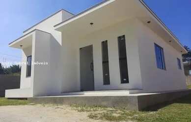 Imagem: A casa possui 2 Dormitórios, 2 Banheiros, 3 Vagas na garagem