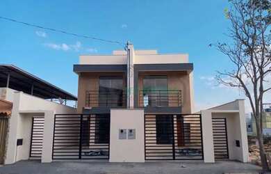 Imagem: A casa possui 2 Dormitórios, 3 Banheiros, 1 Vaga na garagem