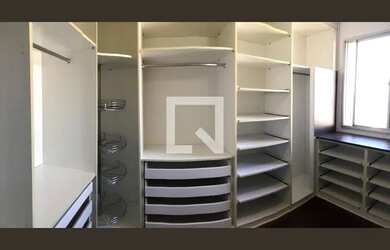 Imagem: O apartamento possui 2 Dormitórios, 2 Banheiros, 2 Vagas na