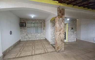 Imagem: A casa possui 2 Dormitórios, 2 Banheiros, 1 Vaga na garagem