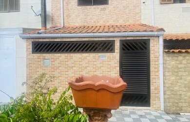 Imagem: A casa à venda possui 2 Dormitórios, 2 Banheiros, 1 Vaga na