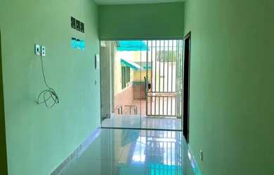 Imagem: A casa possui 2 Dormitórios, 1 Banheiro, 2 Vagas na garagem