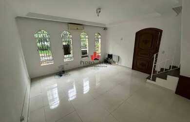 Imagem: A casa possui 3 Dormitórios, 5 Banheiros, 5 Vagas na garagem