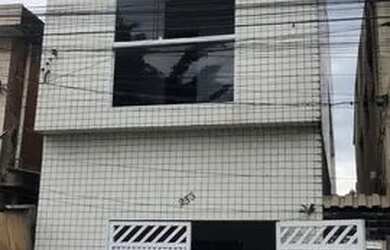 Imagem: A casa possui 3 Dormitórios, 4 Banheiros, 2 Vagas na garagem