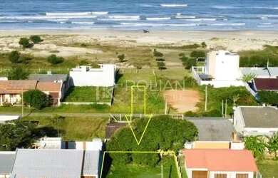 Imagem: O terreno possui 300m² de Área e está localizado em Arroio