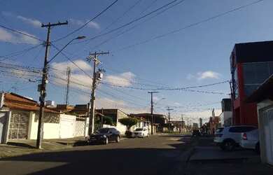 Imagem 1: Casa grande na frente academia Porto Center. 04 quartos, 02 Banheiros, 02 salas, e etc