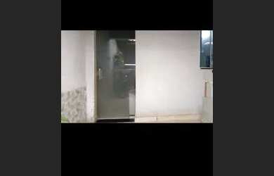 Imagem: A casa possui 4 Dormitórios, 2 Banheiros e 1 Vaga na garagem