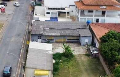 Imagem: A casa em condomínio possui 3 Dormitórios, 2 Banheiros, 5