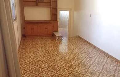 Imagem: A casa possui 2 Dormitórios, 2 Banheiros, 2 Vagas na garagem