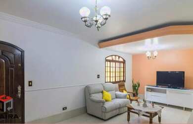 Imagem: A casa possui 4 Dormitórios, 4 Banheiros, 2 Vagas na garagem